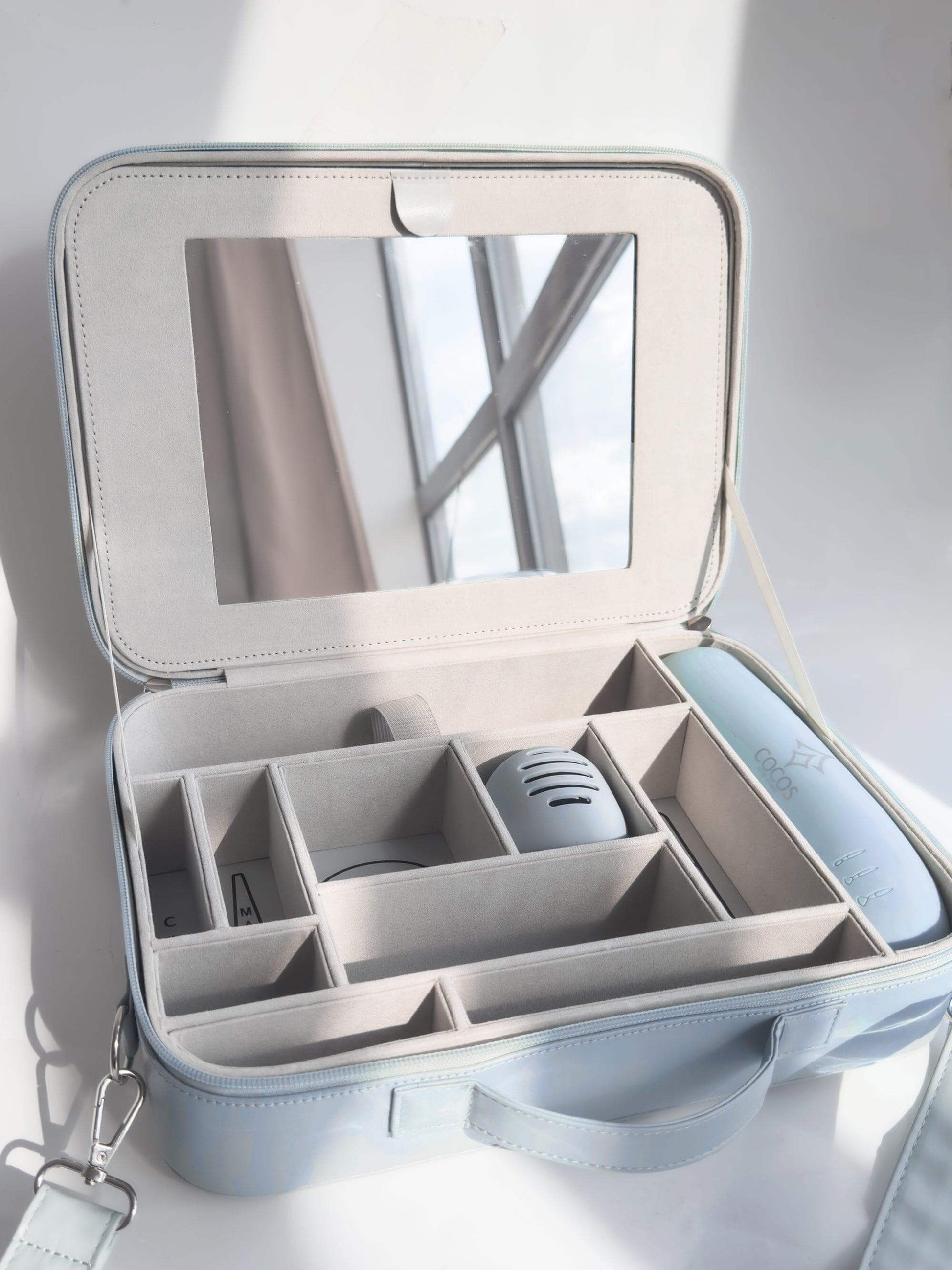 Stylish cosplay organizer box with compartments and built-in mirror for makeup and accessories. Ideal travel-friendly storage solution.